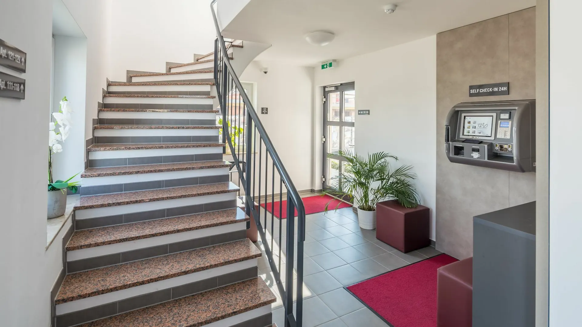 Trio Apartment Hotel Берлин